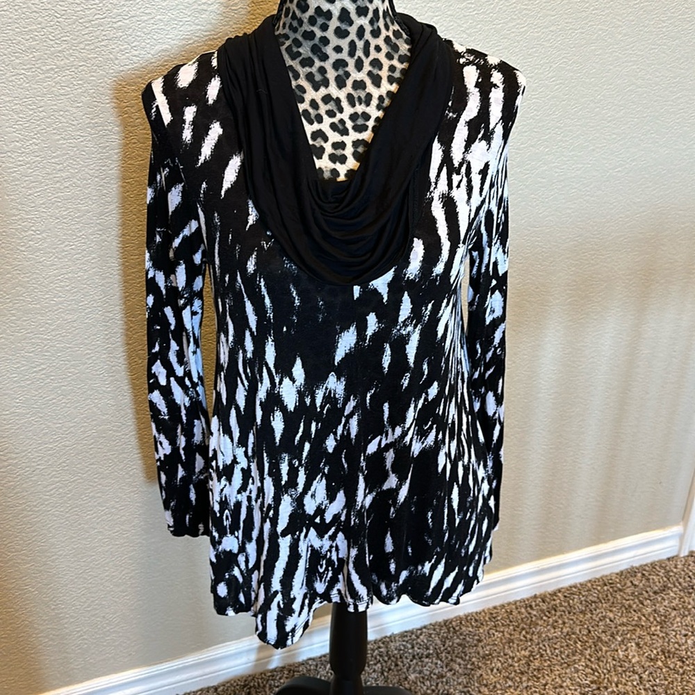 Women’s Kensie long sleeve top, cowl neck, SUPER SOFT, lightweight, size M